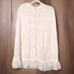 Sweater Bee Acrylic Knit Cape 20W Ivory Fringe Button Front Boho Cottagecore VTG